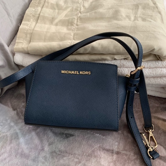 π₯SALEπ₯ MICHAEL KORS NAVY BLUE MINI CROSSBODY BAG π₯SALEπ₯ - Picture 2 of 5
